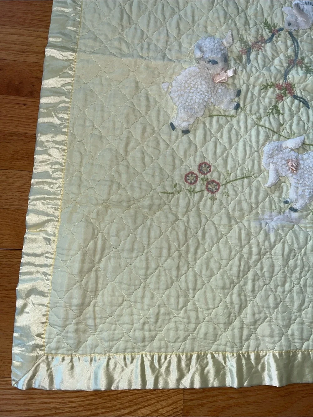 Vtg Satin Edge Pale Yellow Baby Crib Blanket Sheep Nursery 39” X 26.5” **READ**